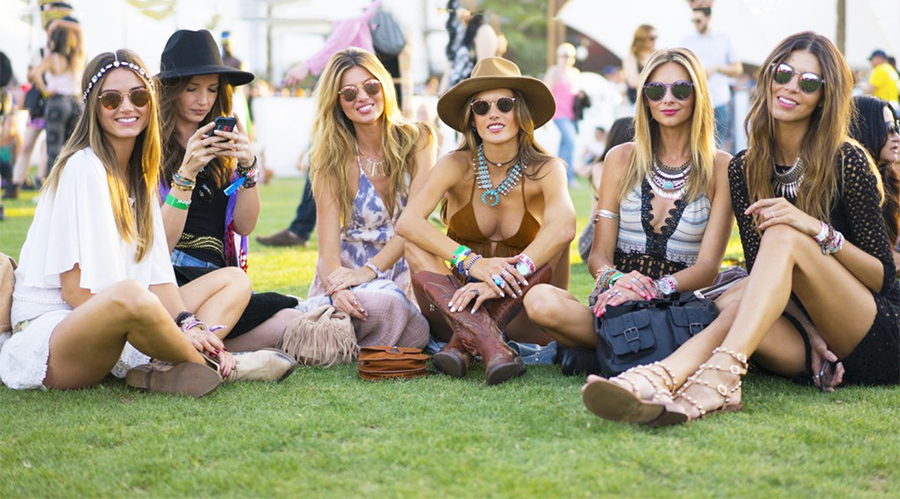 40 Coachella Looks To Copy For The Next Festival Styling  Coachella outfit,  Coachella looks, Music festival outfits