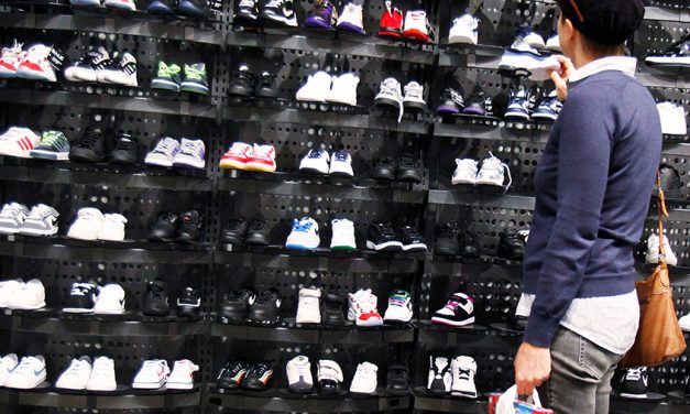 EXEC: Foot Locker’s Shares Tank On Major Outlook Correction