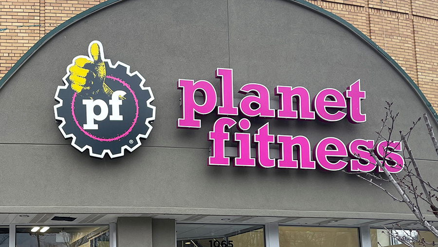 EXEC: Planet Fitness Shares Plummet After CEO Exit, Multiple Downgrades