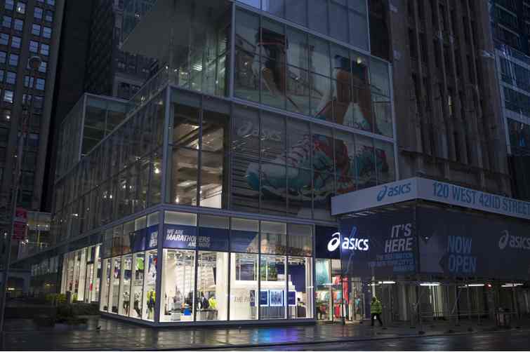 Asics 5th 2025 ave flagship store